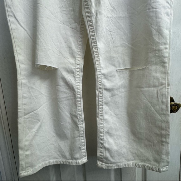 Women's Silver Distressed SUKI High Capri Super Stretch White Jeans-Size 16- NWT - Picture 4 of 13